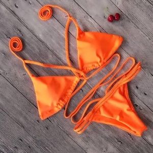 NWOT Neón Coral 2 Piece Bikini